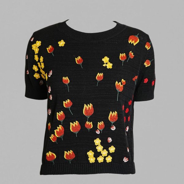Floral embroidery crew neck t-shirt