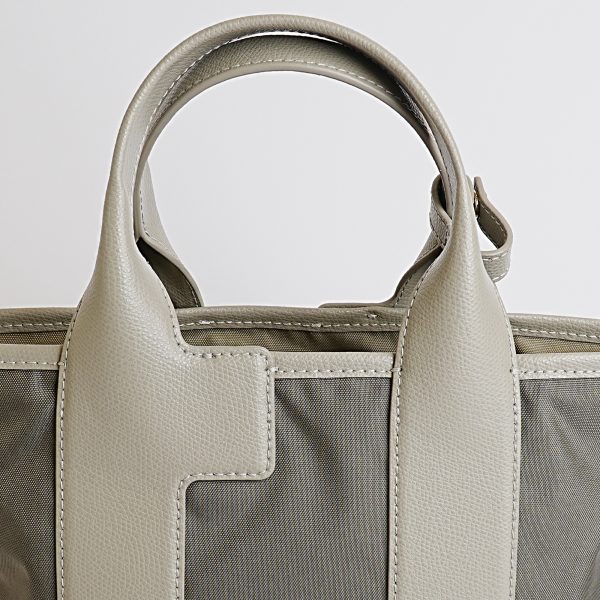 Furla Piuma Tote Bag top zip fastening - Image 17